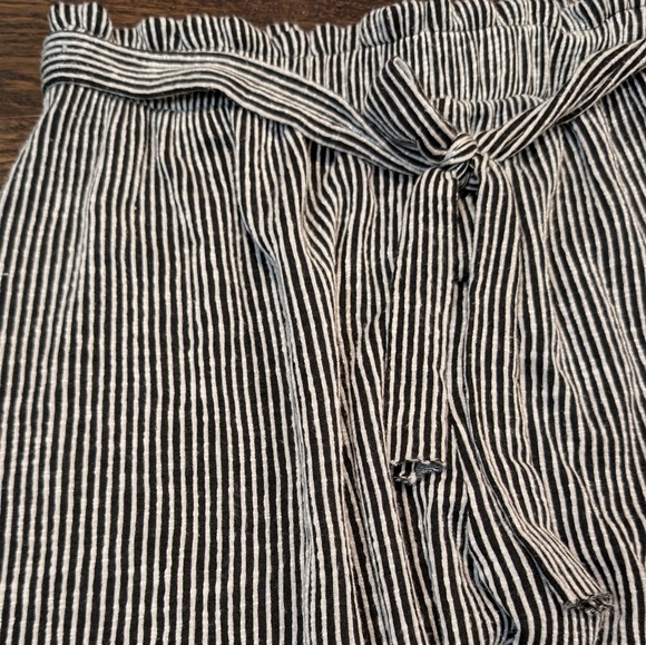 Caution to the Wind Pants Soft and Stretchy Vertical Stripes Black and White - Picture 2 of 6